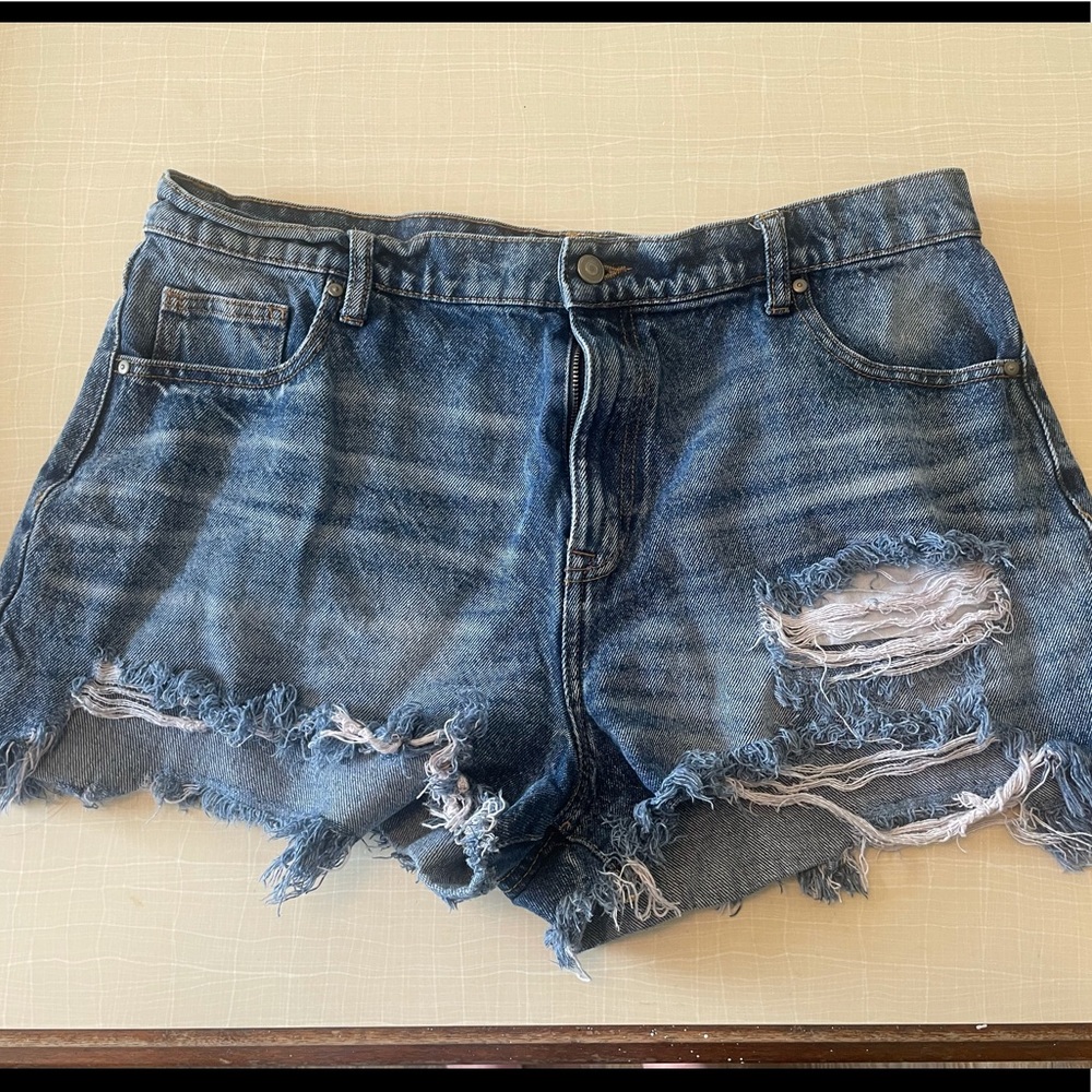 No Bo shorts
